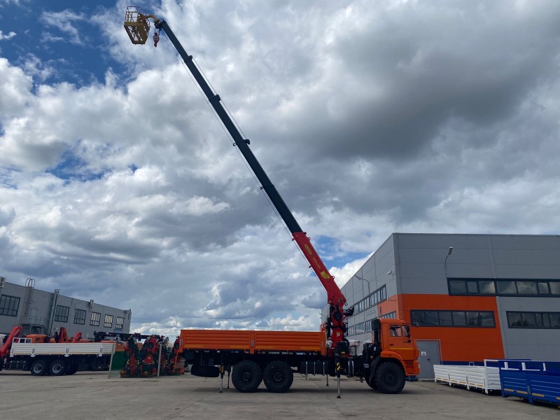 Автомобиль бортовой 438240-02 на шасси КАМАЗ 43118-73094-50 с КМУ INMAN  IT-200 с рабочей платформой (люлькой)